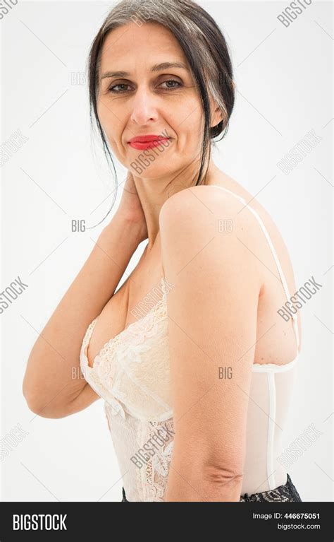 Image Et Photo De Middle Aged Essai Gratuit Bigstock