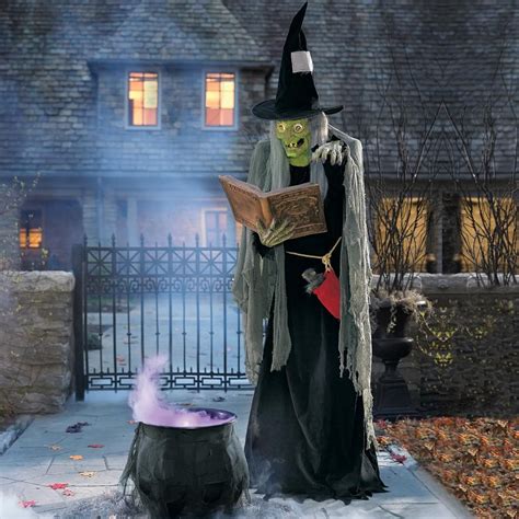 10 Outdoor Witch Halloween Decorations