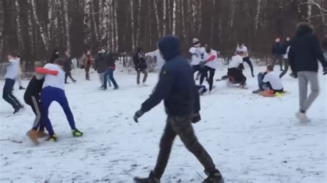 Peleas Entre Ultras Rusos En Medio De La Nieve