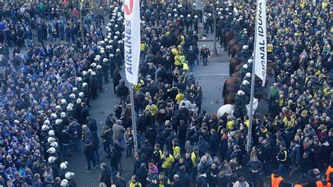 Borussia Dortmund Boyz vom 1 FC Köln vor Revierderby gegen FC Schalke