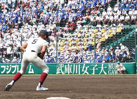 ＜大阪桐蔭・旭川大＞ 大阪桐蔭はアルプスにいるメンバー外の選手らも黄色い鞄（撮影・亀井 直樹） ― スポニチ Sponichi Annex 野球