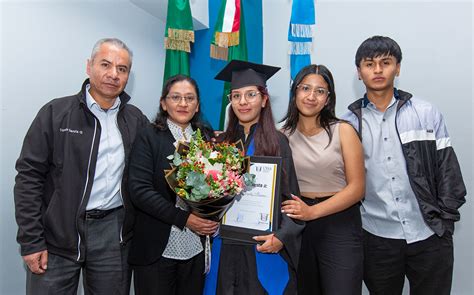 Emotiva ceremonia de graduación de la generación 2023 en UNSA CHIC