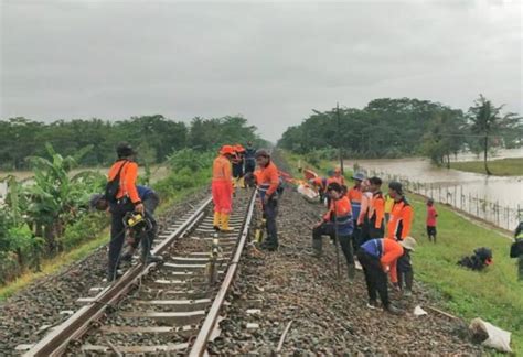 Perjalanan KA Terhambat Akibat Amblesan KAI Daop 5 Purwokerto Memohon Maaf