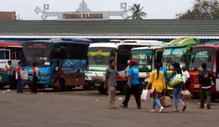 Arus Mudik Lebaran Di Terminal Rajabasa Datatempo