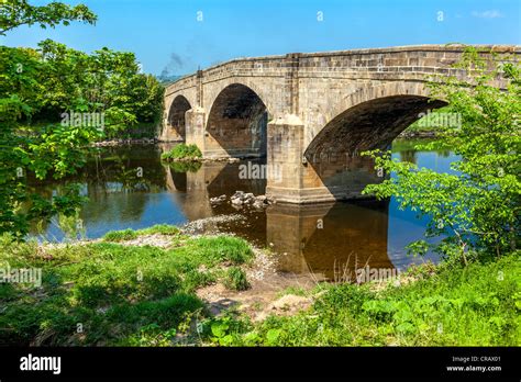 Stone bridge with arches hi-res stock photography and images - Alamy