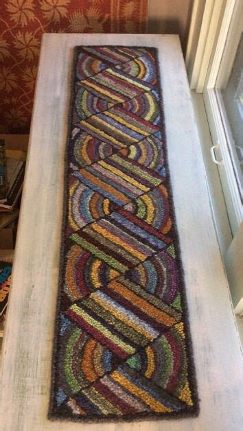 Finished Table Runner By Marilyn Motsch Rug Hooking Rug Hooking