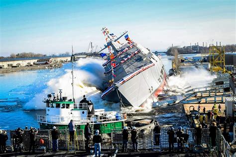 The launch of the USS St Louis from Marinette Marine on 12-15-18. : r/StLouis