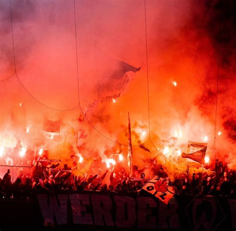 Strafe für Pyro Vergehen Werder muss 61 000 Euro zahlen WELT