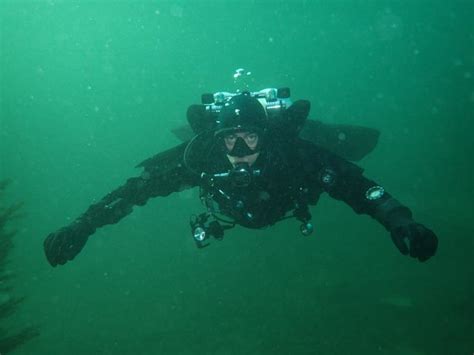 Divers Brave The Cold At Stoney Cove For The Annual Christmas Dive