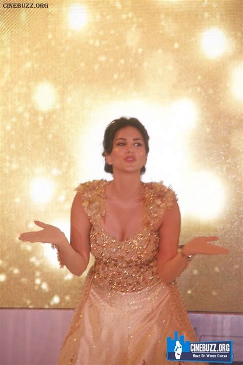 Sunny Leone Ramp Walk Sizzling And Hot Unseen Photoshoot Pics Check