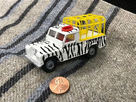 Corgi Toys Land Rover 109 Pickup Truck Lions Of Longleat Zebra Stripe