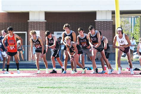 The Hawkeye Cross Country Gets Ready For State