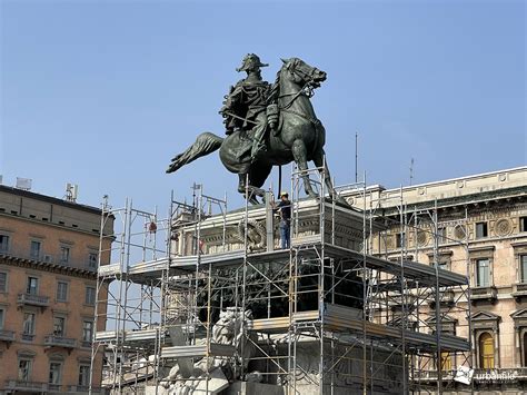 Milano Centro Storico Terminato Il Restauro Della Statua Di