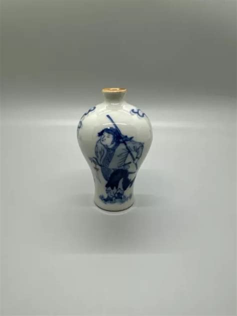 Chinese Antique Qing Dynasty Blue White Porcelain Snuff Bottle