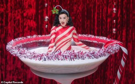 Katy Perry Gets Massage From A Reindeer In Cozy Little Christmas Video Katy Perry Photos Katy