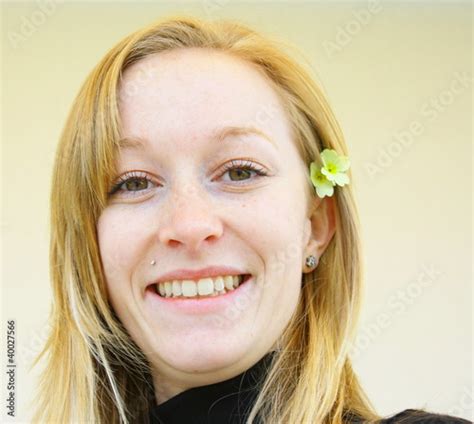 belle jeune fille blonde naturelle Acheter cette photo libre de droit et découvrir des images