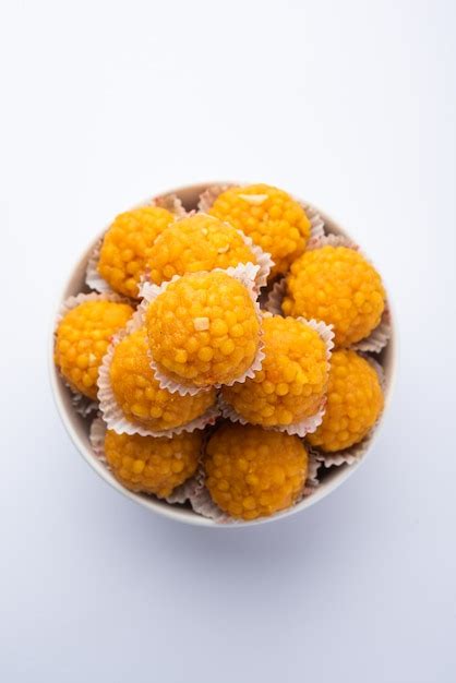 Laddoo Ou Bundi Laddu Doux Indien Fait De Très Petites Boules De Farine