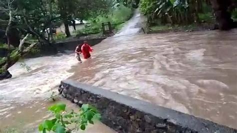 Banjir Bandang Terjang Sikka NTT Akses Jalan Antar Kecamatan Putus