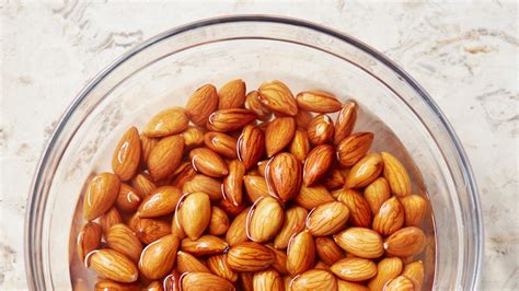 Here S Why You Should Eat Soaked Almonds Technocodex