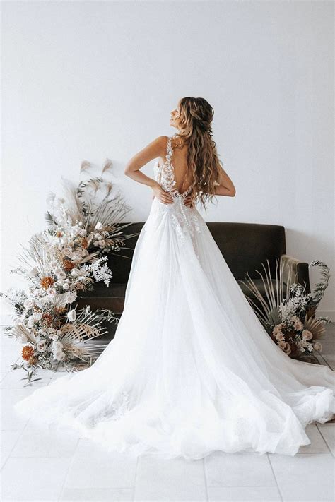 Gorgeous Floral Lace A Line Wedding Dress With Plunging V Neckline