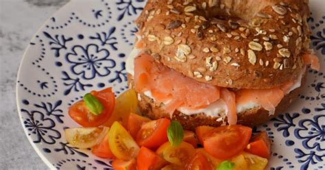 Arco íris na Cozinha Bagel de Salmão Fumado e Queijo Creme