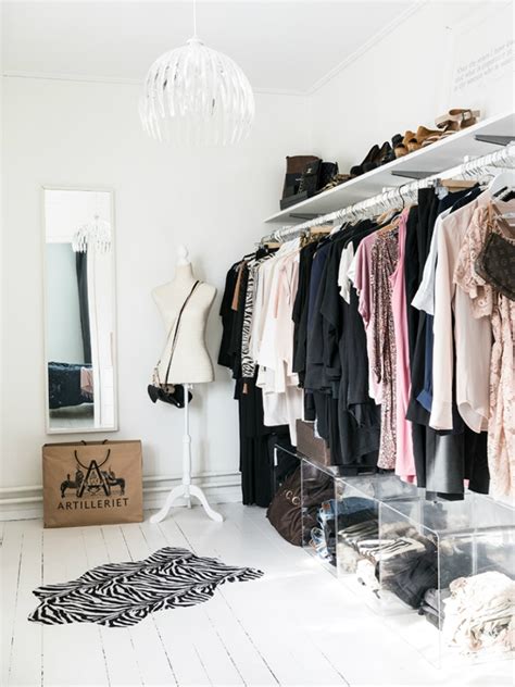 30 Chic And Modern Open Closet Ideas For Displaying Your Wardrobe