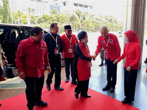 Megawati Tiba Di Rakernas Iv Pdip Disambut Ganjar Pranowo Okezone