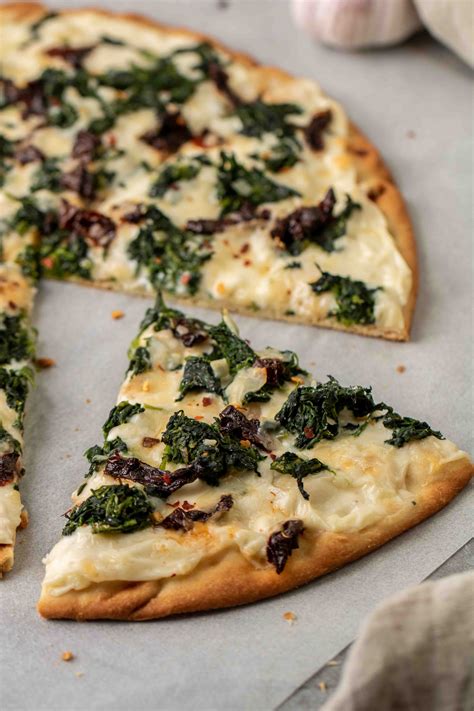 Quick Spinach Pizza With White Sauce Lifestyle Of A Foodie