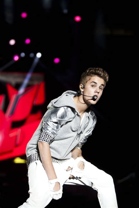 Understanding The Origins And Cultural Impact Of The Biebering Phenomenon Among Music Fans And Young Creators 9