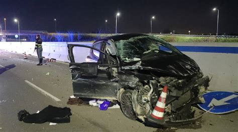 Auto Contro Guard Rail Sulla E Allo Svincolo Della Standiana Grave