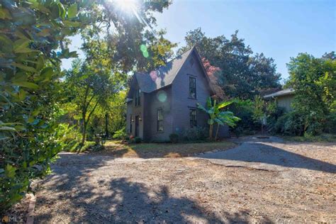 'Stranger Things' Creel house hits the market for $1.5 million. See ...