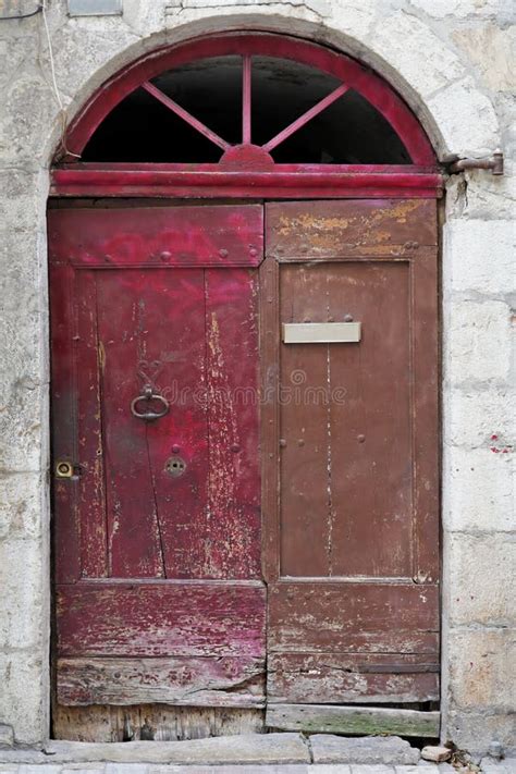 Puerta De Madera Del Arco Imagen De Archivo Imagen De Puertas 134283269