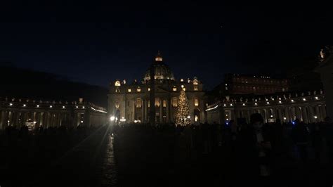 Natale A San Pietro In Arrivo Un Presepe Di Ceramica Italiana E Un