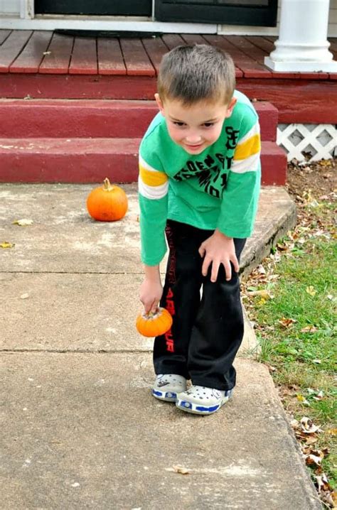 Thanksgiving Game: Turkey Bowling - The Seasoned Mom
