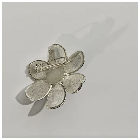 Vintage Silver Tone Flower Brooch Pin With Screen Petals Spun Filigree