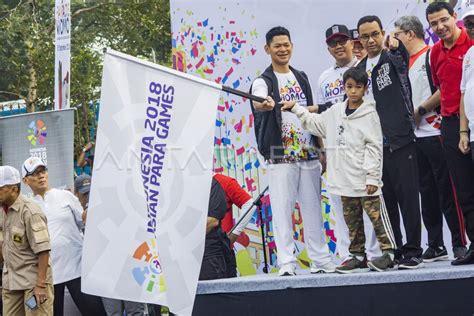 Parade Momo Maskot Asian Para Games Antara Foto