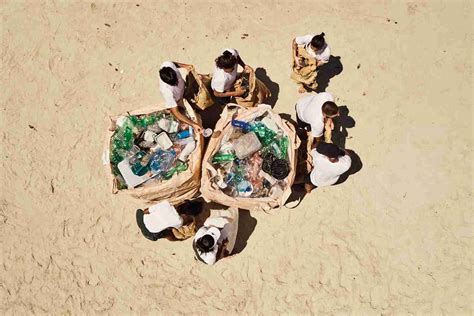 World Oceans Day: How Fashion Fights Pollution >>FUTUREVVORLD