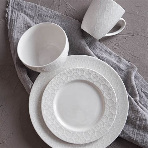 Wholesale White Color Glaze With Leaf Embossed Porcelain 16pcs Dinnerware Set China Multi