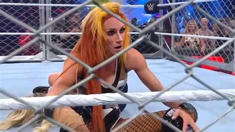 Becky Lynch Defeats Trish Stratus In Cage Match At Wwe Payback