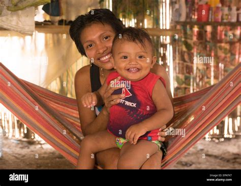 Panamá las Islas de San Blas Mamitupu Retrato de una tribu kuna