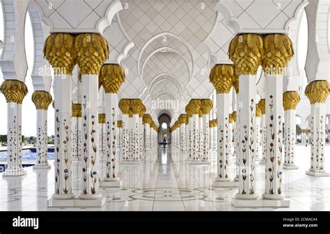 Sheikh Zayed Mosque Stock Photo - Alamy