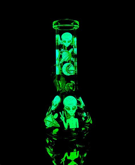 Glow In The Dark Alien Bong 8 Stoners Rotation