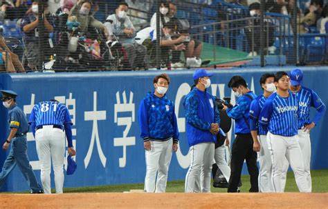 【dena】2年連続目前で胴上げを許す 三浦監督「今は悔しくてしょうがないです」 プロ野球写真ニュース 日刊スポーツ