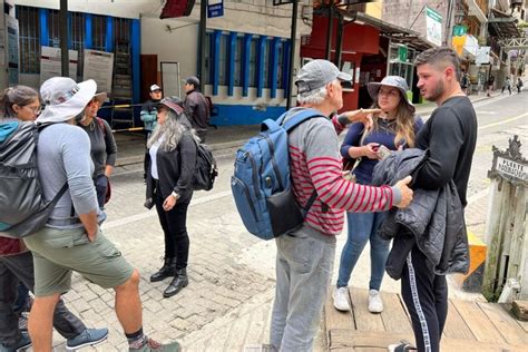 Machu Picchu Evac An A M S De Turistas Varados Hacia La Ciudad De