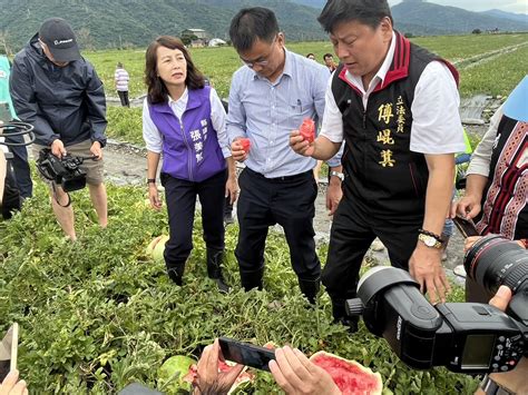 杜蘇芮豪雨侵襲 西瓜農損慘重 立委傅崐萁助爭取災害補助 陳吉仲主委允諾全力救助每公頃補助6萬2加2萬元資材補助 台灣即新聞