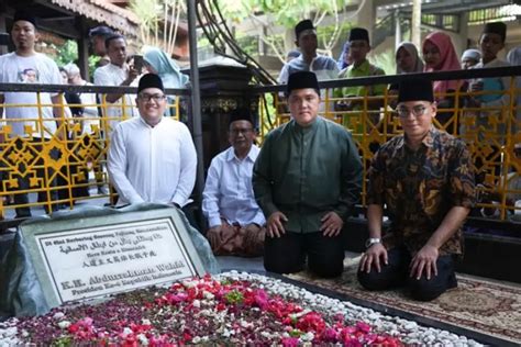 Rayakan Momen Maulid Nabi Erick Thohir Ziarahi Makam Para Pendiri Nu