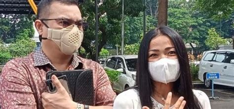 Nirina Zubir Hadiri Sidang Untuk Pertama Kali Dalam Kasus Mafia Tanah