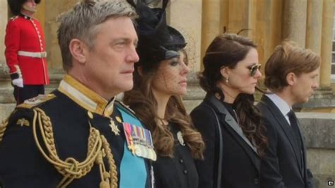 Elizabeth Hurley Plays British Queen In New Us Drama Bbc News