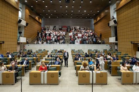 Deputados dão vitória a Tarcísio de Freitas e autorizam privatização da