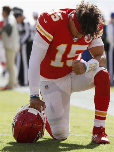 Nfl Fans Offer Prayers For Patrick Mahomes Papadpizza